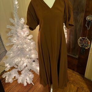 Madewell Wide V Neck Midi Dress in Brown. Size 14.